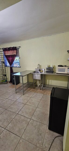 Spacious Short Term Kingston 6 Unit