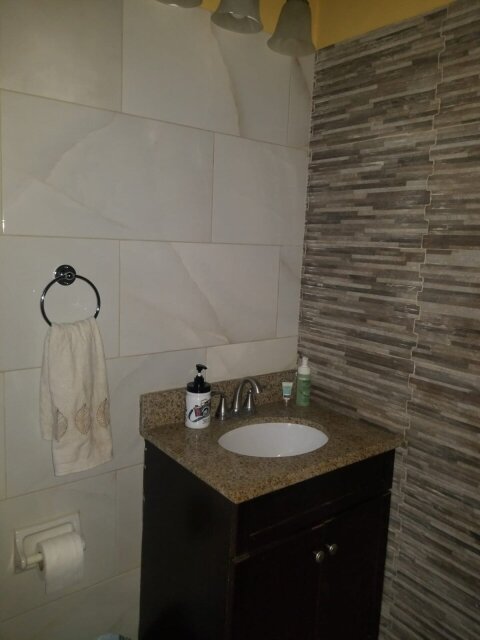 1 Bedroom Unfurnised/ Furnish