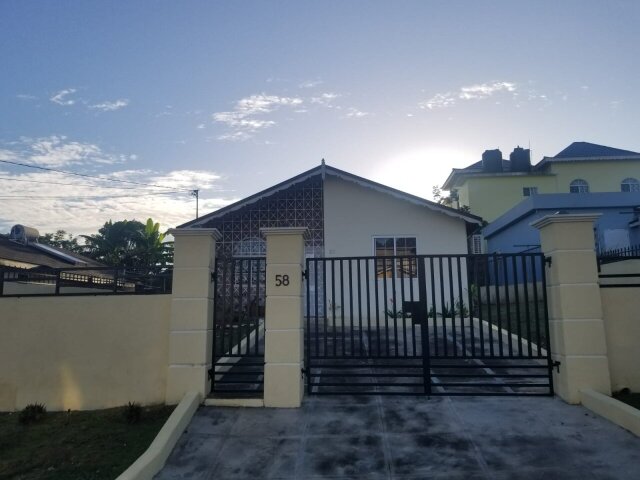 1 Bedroom Unfurnised/ Furnish Houses Rhyne Park, Mobay