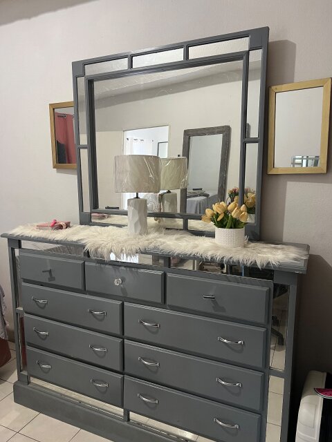 GRAY 9 DREAW DRESSER (USED)