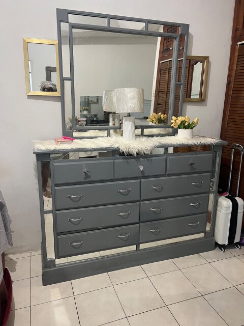 GRAY 9 DREAW DRESSER (USED)