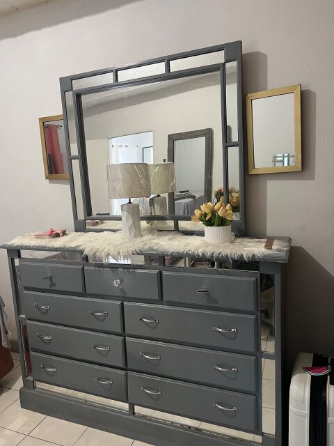 GRAY 9 DREAW DRESSER (USED)