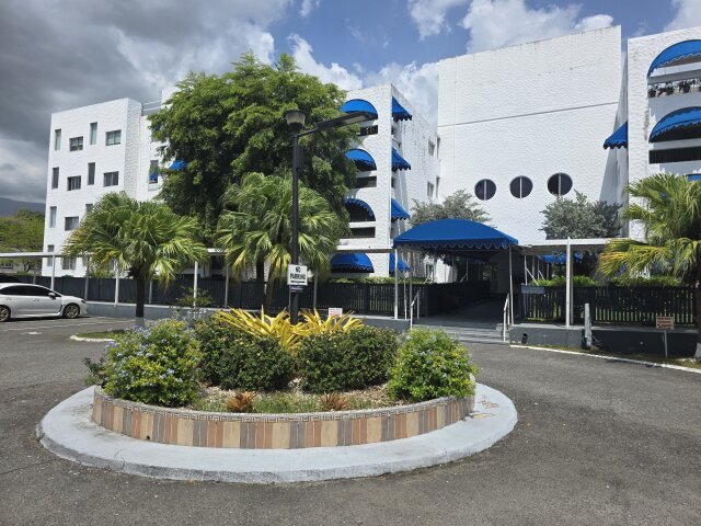 Beautifully Furnished 3 Bedroom Apt