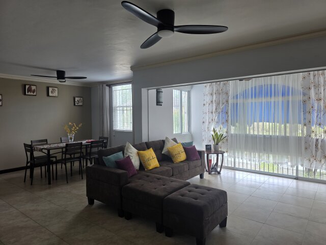 Beautifully Furnished 3 Bedroom Apt Apartments Kingsway