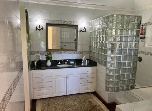 4 Bed, 5 Bath House For Sale