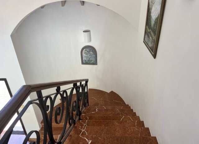 4 Bed, 5 Bath House For Sale