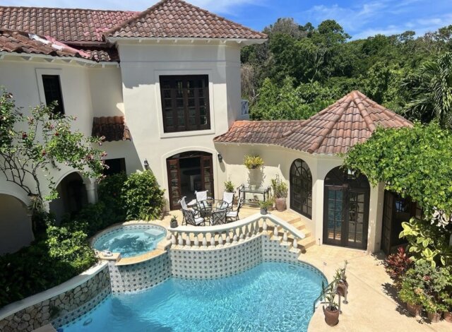 4 Bed, 5 Bath House For Sale Houses Spring Farm Drive
