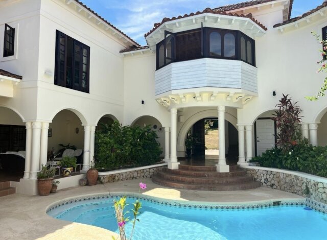 4 Bed, 5 Bath House For Sale