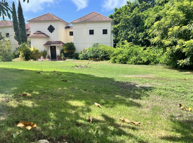 4 Bed, 5 Bath House For Sale