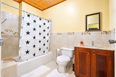 2 Bedrooms,2.5 Bathrooms