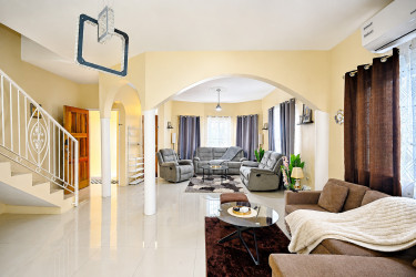2 Bedrooms,2.5 Bathrooms Apartments Santa Cruz