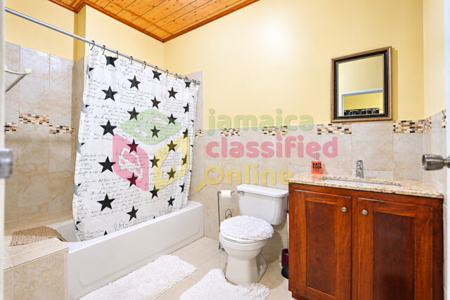 2 Bedrooms,2.5 Bathrooms