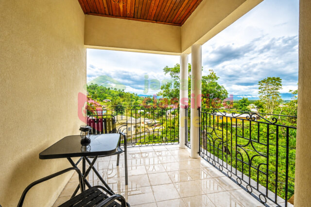 2 Bedrooms,2.5 Bathrooms