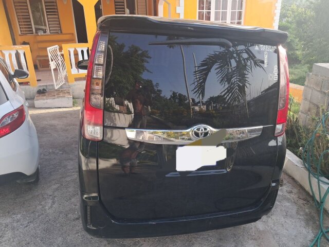 2015 Toyota Noah