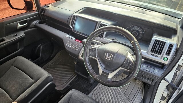 Honda Stepwgn Spada 2014