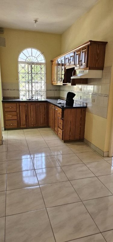 3 Bedrooms Apartment In Mona