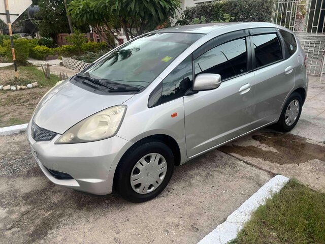 2010 Honda Fit 1.3L Cars Portmore