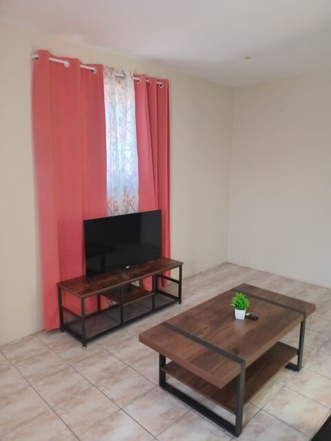 Spacious 1 Bedroom Apartment In Mandeville