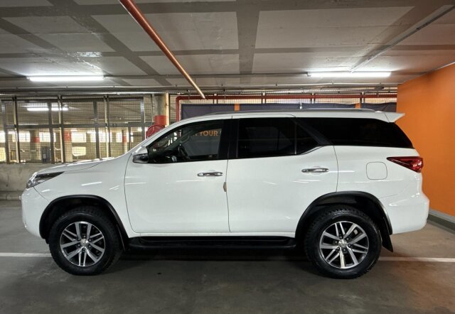 Toyota Fortuner 2.4gd-6 R/B