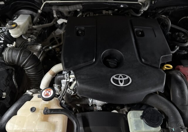 Toyota Fortuner 2.4gd-6 R/B