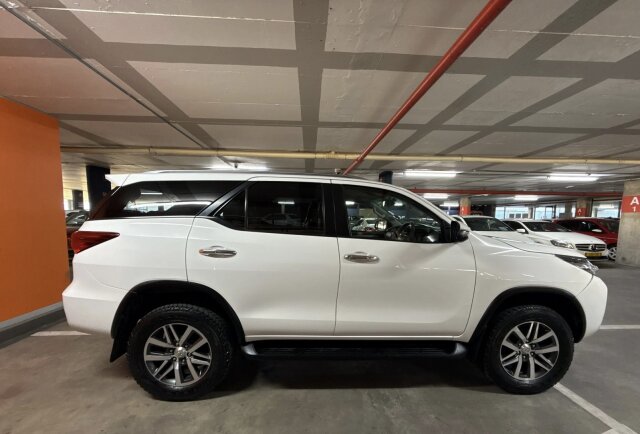 Toyota Fortuner 2.4gd-6 R/B