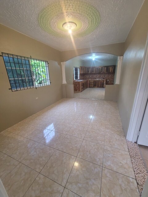 2 Bedrooms Apartment For Ret
