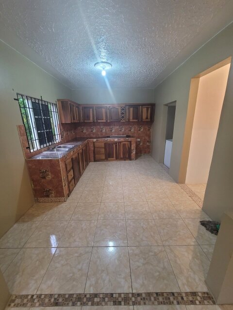 2 Bedrooms Apartment For Ret