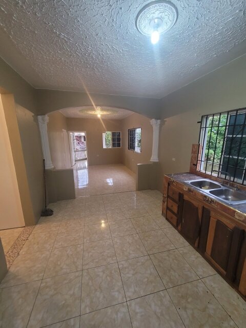 2 Bedrooms Apartment For Ret