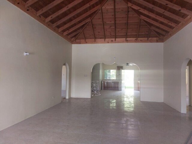 4 Bedrooms In Porto Bello, Farm Heights Entrance