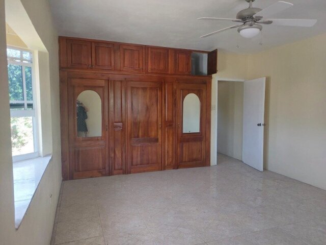 4 Bedrooms In Porto Bello, Farm Heights Entrance