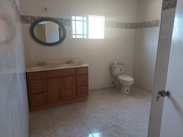 4 Bedrooms In Porto Bello, Farm Heights Entrance