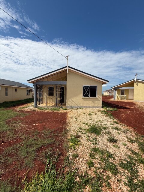 Modern 2 Bedrooms for Rent in Gated Community