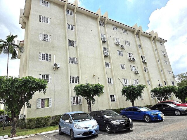 1 Bedroom Apartment In Oaklands For Sale