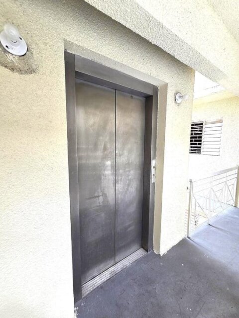 1 Bedroom Apartment In Oaklands For Sale