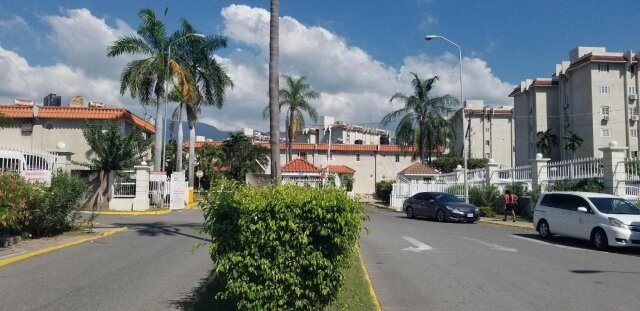 1 Bedroom Apartment In Oaklands For Sale