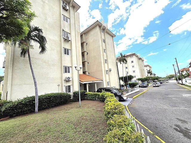 1 Bedroom Apartment In Oaklands For Sale