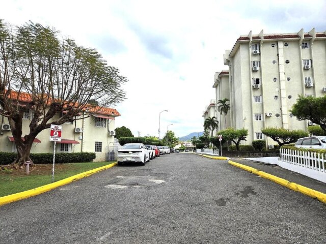 1 Bedroom Apartment In Oaklands For Sale