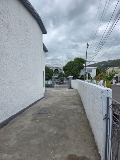 Newly Renovated 3 Bedrooms For Rent