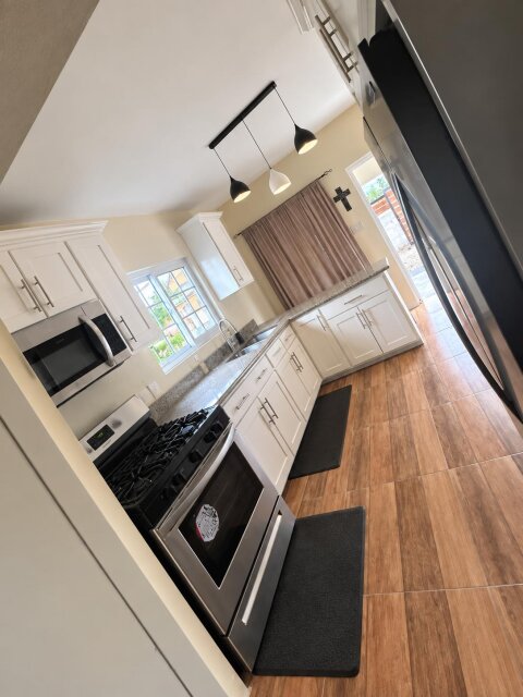 Furnished 2 Bedrooms with Modern Amenities