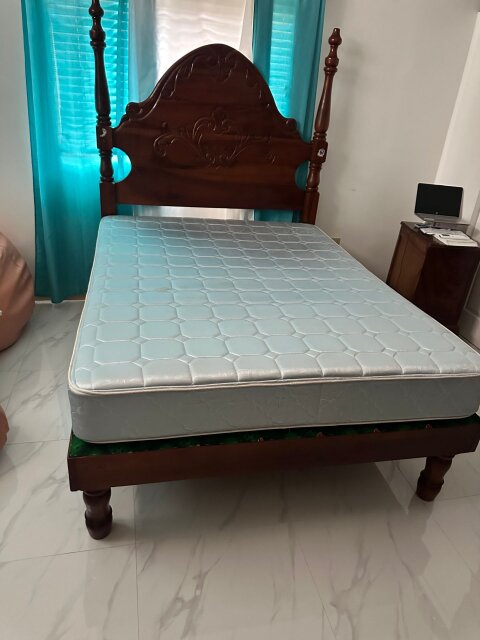 Queen Size Mattres With Base And Free Side Table
