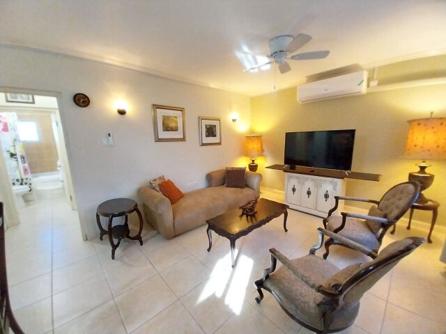 1 Bedroom, 1 Bath Apartment In Gated Complex Apartments Kingston 8