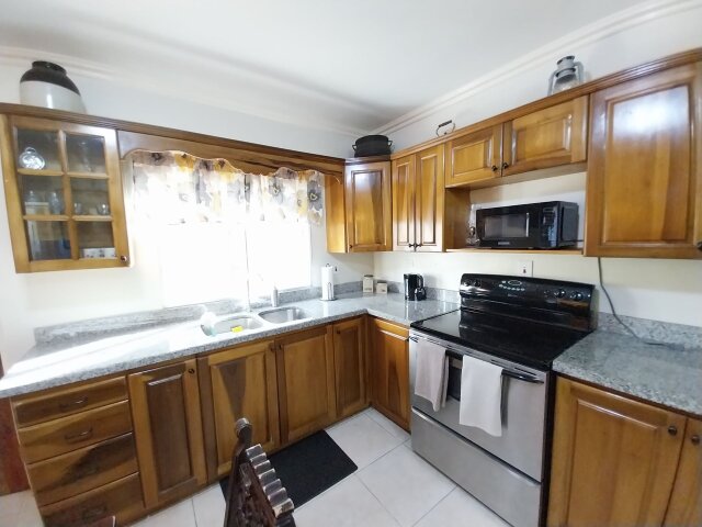 1 Bedroom, 1 Bath Apartment In Gated Complex