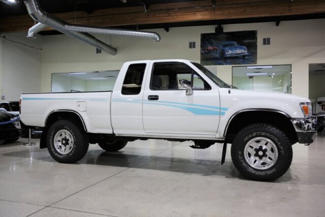 1994 TOYOTA 4WD PICKUP XTRACAB SR5 Vans & SUVs Portmore