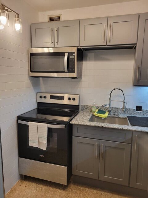2 Bedroom 2 Bath, Fully Furnished, Pool Access