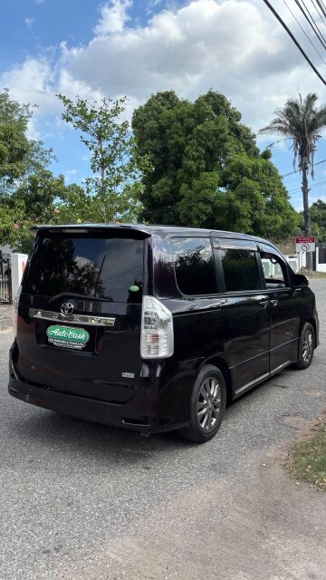 2013 Toyota Voxy