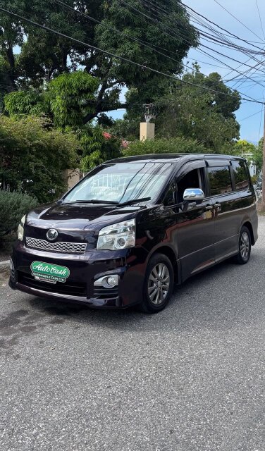 2013 Toyota Voxy