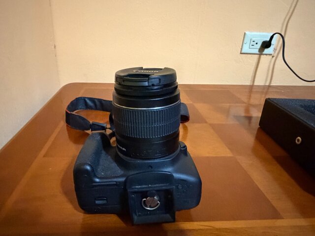 Canon E0S 2000D