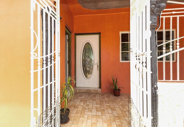 WEST PROSPECT ROAD, BOG WALK - 4 Bed, 3-Bath House