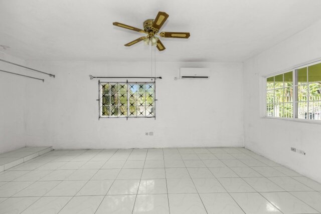 WEST PROSPECT ROAD, BOG WALK - 4 Bed, 3-Bath House