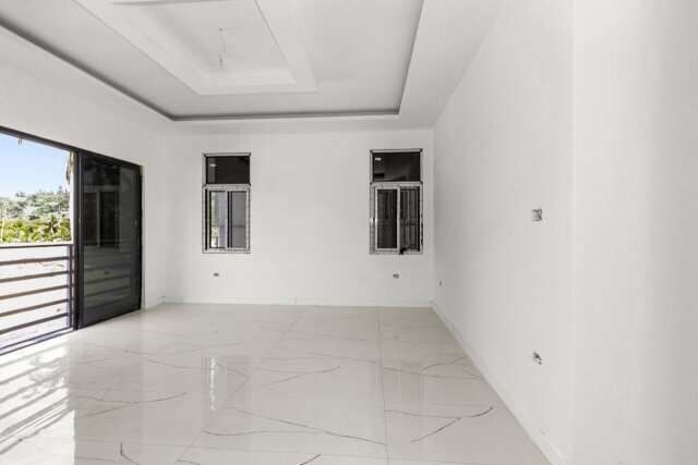 2-Bedroom Apartment - 5 Minutes From Manor Park